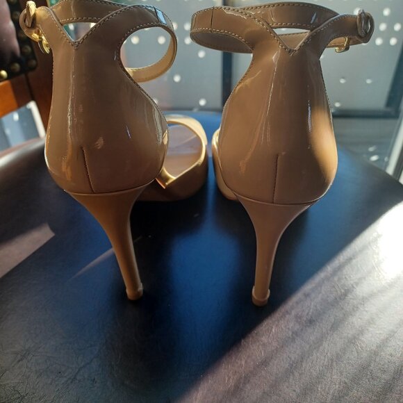 Michael Kors Heels 8 EUC - Picture 2 of 7